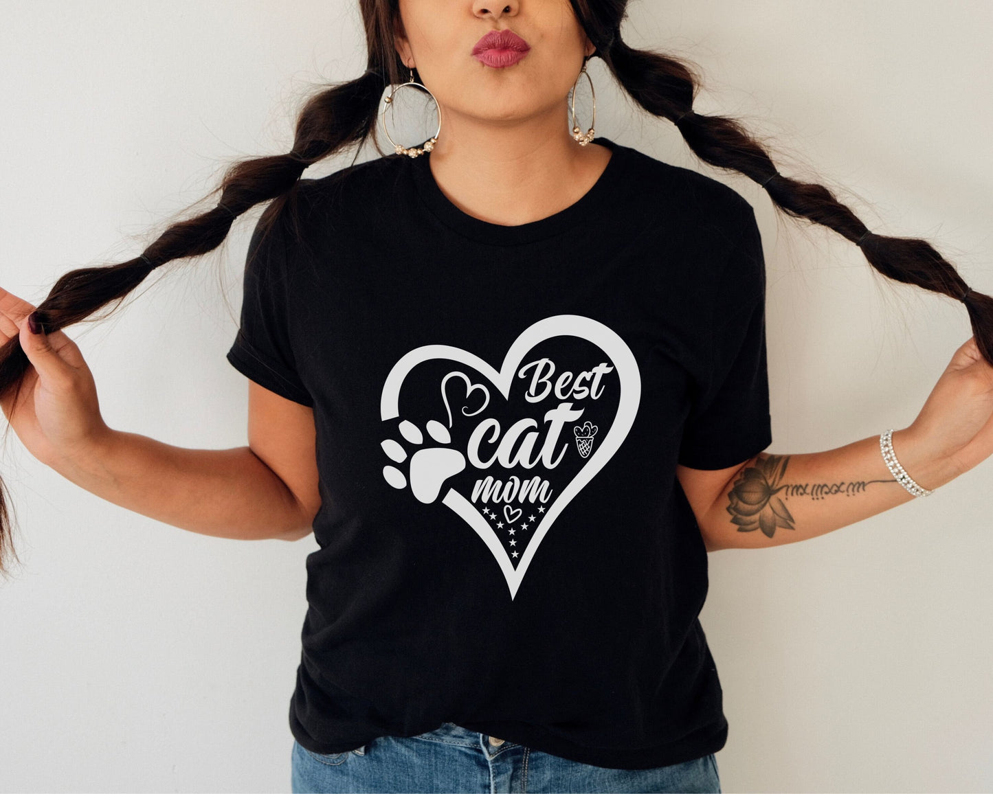 Best Cat Mom Tee with Heart and Paw, Gift for Cat Mom, Mother's Day Cat Gift, Cat Mama Tee