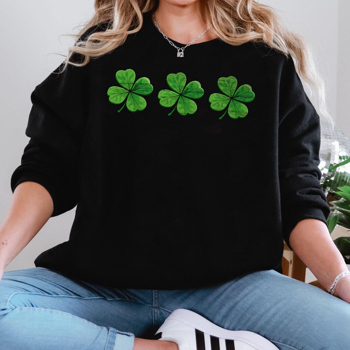 St Patricks Day Retro Shamrock Sweatshirt Funny Coquette Irish St Paddys Day Lucky Sweater Girls Four Leaf Green Grunge Lucky Clover Shirt