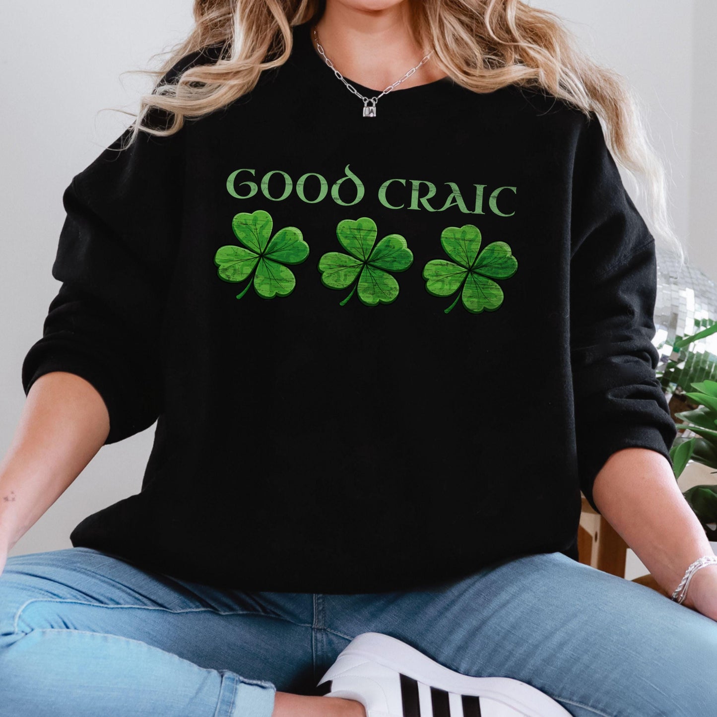 St Patricks Day Retro Shamrock Sweatshirt Funny Gaelic Irish St Paddys Day Lucky Sweater Girls Four Leaf Green Good Craic Lucky Clover Shirt